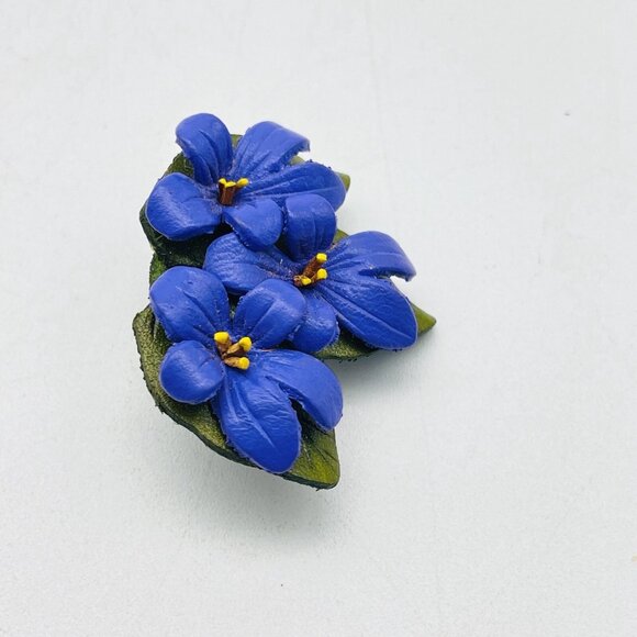 Vintage Blue Flower Brooch Green Leaves Hand Painted Clay Floral Pin Cottagecore - Picture 4 of 5